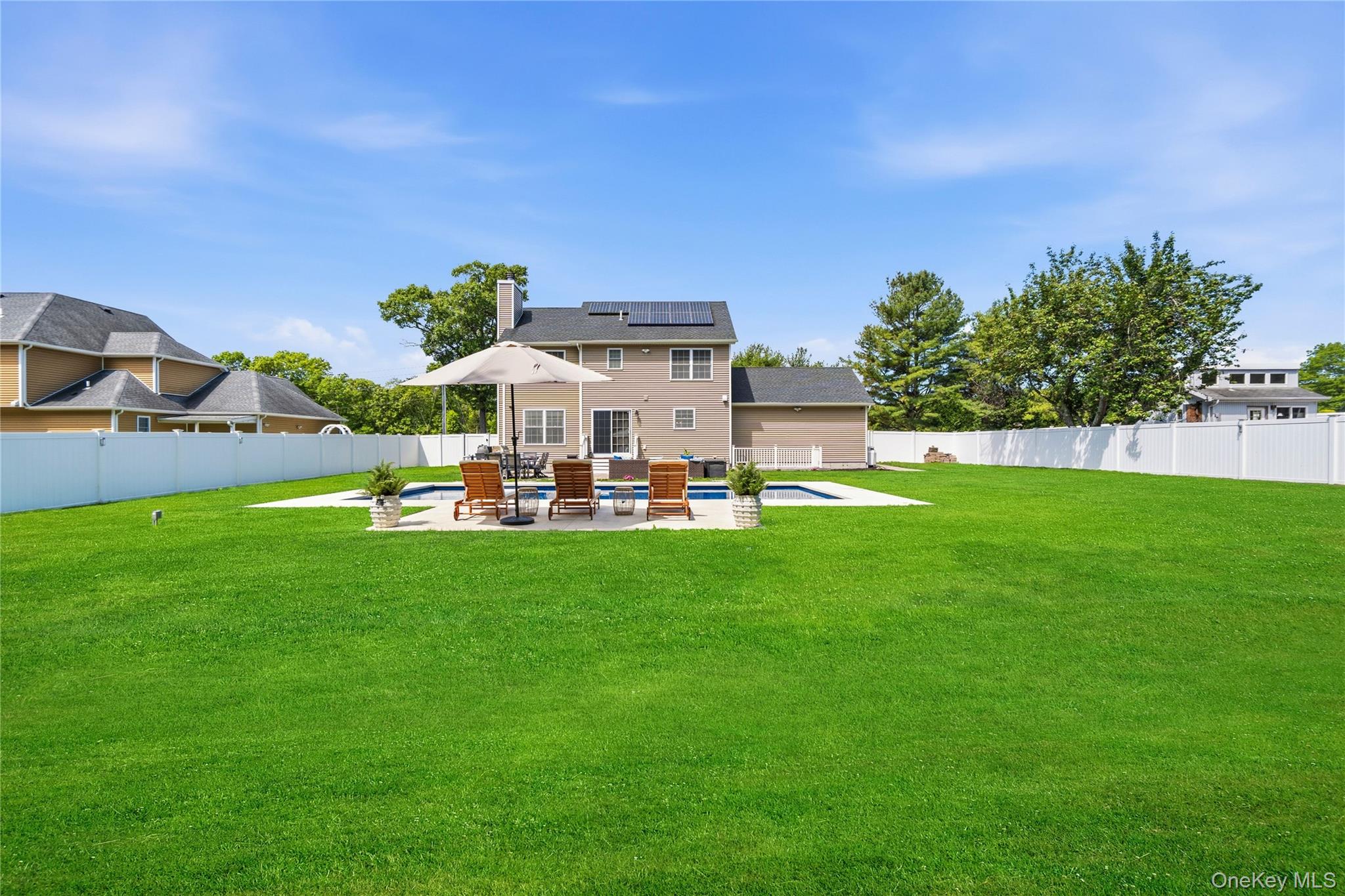 587 Blue Point Road Holtsville, NY 11742 - Photo 31 of 38