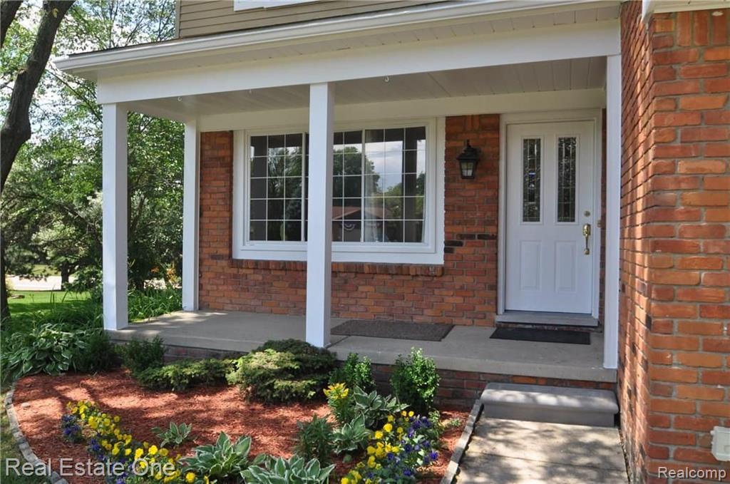 870 Dahlia Lane Rochester Hills, MI 48307 - Photo 6 of 35