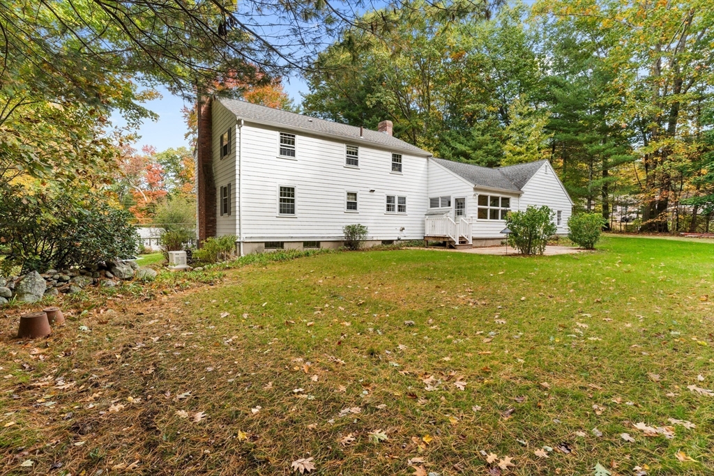 13 Conestoga Road Chelmsford, MA 01824 - Photo 5 of 37