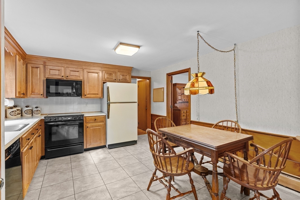 13 Conestoga Road Chelmsford, MA 01824 - Photo 7 of 37