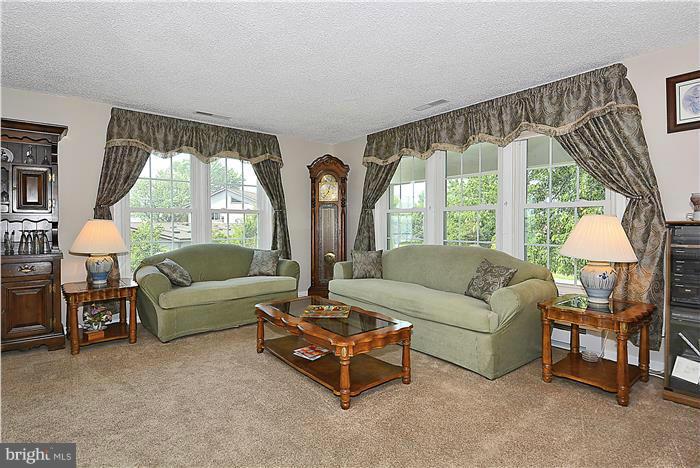 1009 Long Point Road Grasonville, MD 21638 - Photo 4 of 30 Living Room
