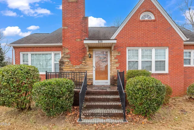 $1,800 | 629 East Main Street, Clayton, NC 27520