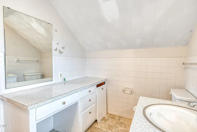 $1,800 | 629 East Main Street, Clayton, NC 27520