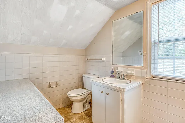 $1,800 | 629 East Main Street, Clayton, NC 27520