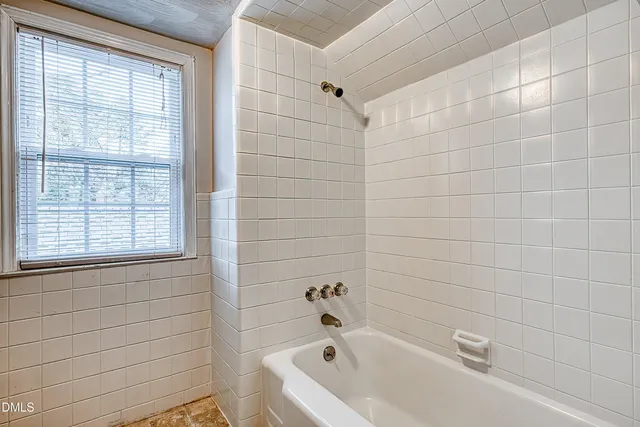 $1,800 | 629 East Main Street, Clayton, NC 27520