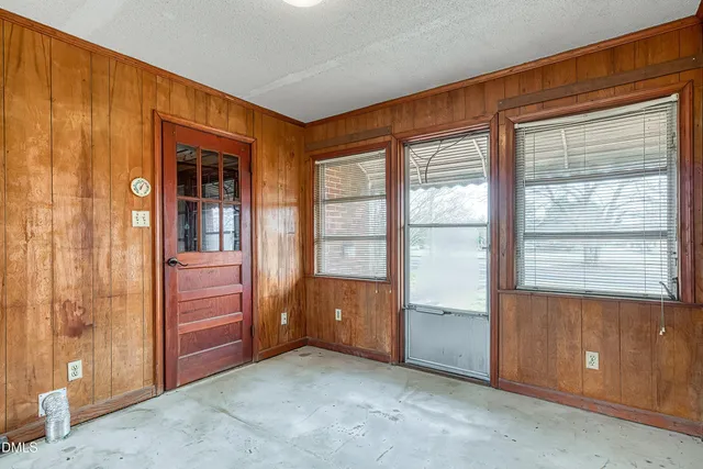 $1,800 | 629 East Main Street, Clayton, NC 27520