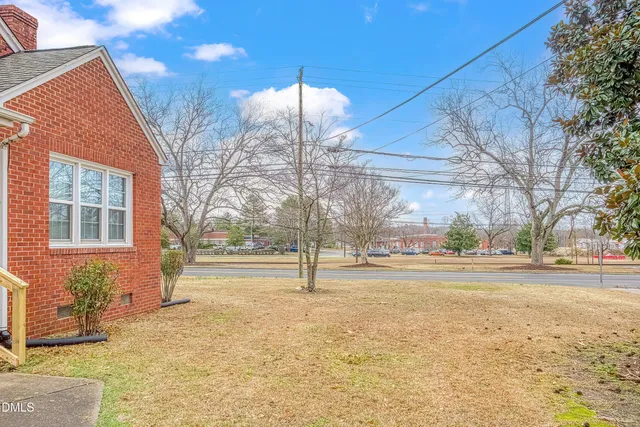 $1,800 | 629 East Main Street, Clayton, NC 27520