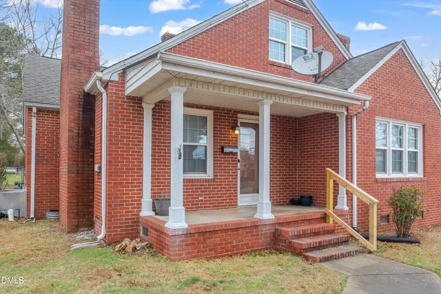 $1,800 | 629 East Main Street, Clayton, NC 27520