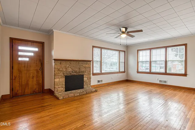 $1,800 | 629 East Main Street, Clayton, NC 27520