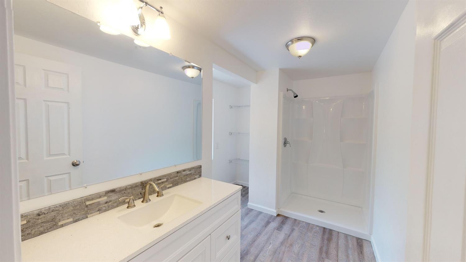 2753 Russell Road Grants Pass, OR 97526 - Photo 11 of 26 Master bathroom