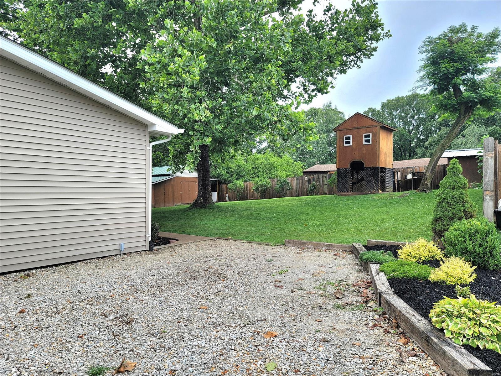 317 Red Bird Circle St. Clair, MO 63077 - Photo 2 of 30