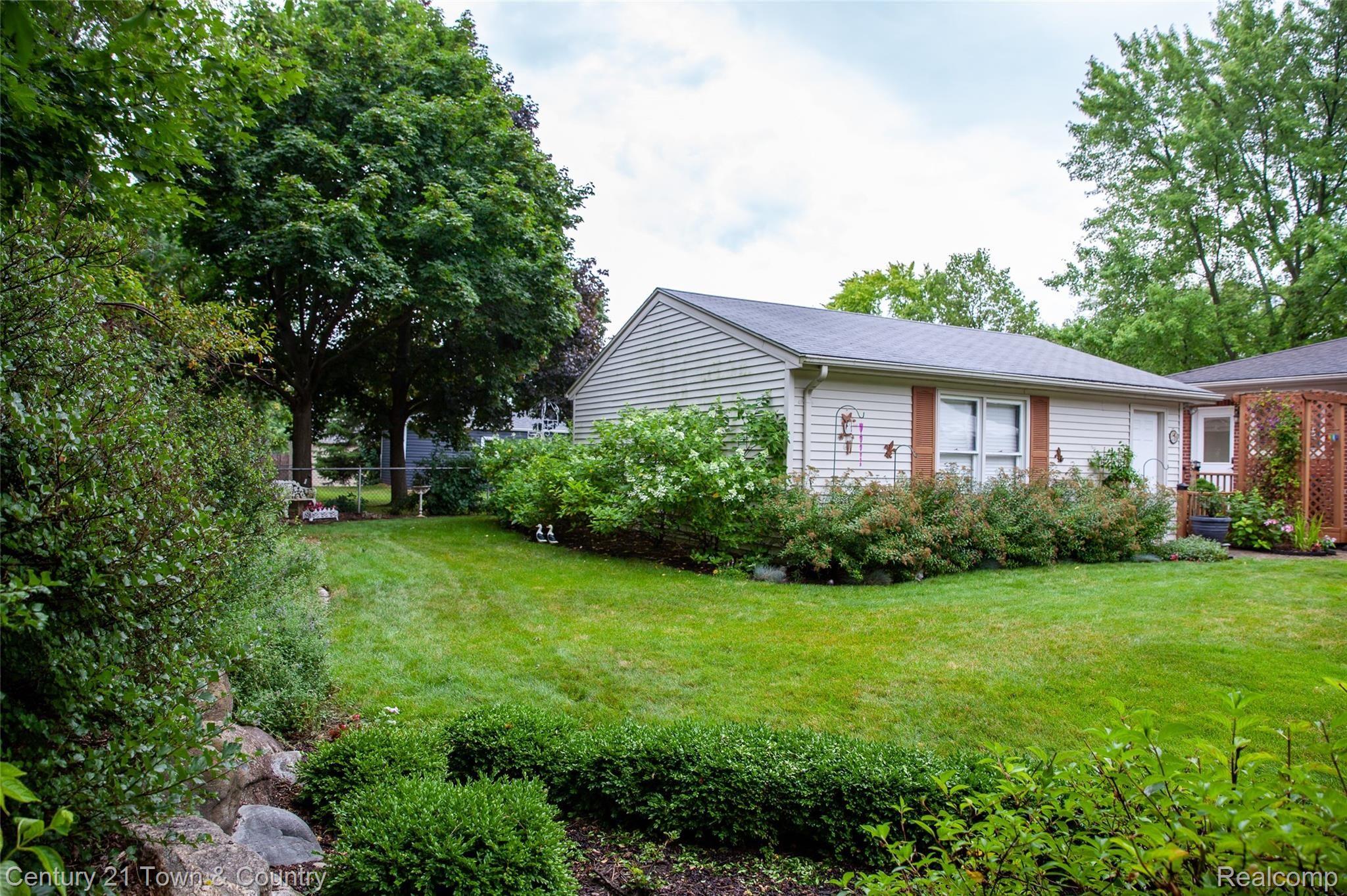 292 Thalia Avenue Rochester, MI 48307 - Photo 30 of 36 292 Thalia-9987.jpg