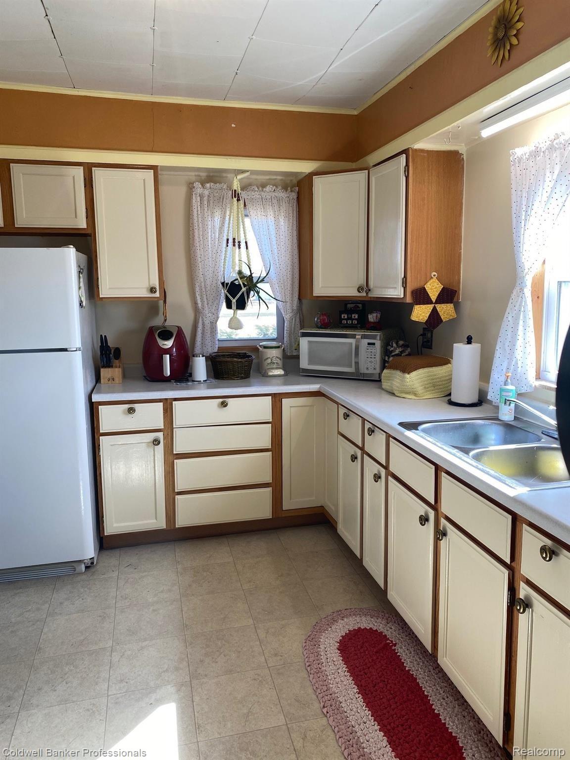 13650 South Morrice Road Perry, MI 48872 - Photo 7 of 25 7 13650 Kitchen.jpg