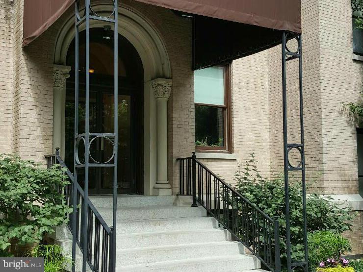 5712 Roland Avenue, Unit 2G Baltimore, MD 21210 - Photo 2 of 10 Exterior (Front)