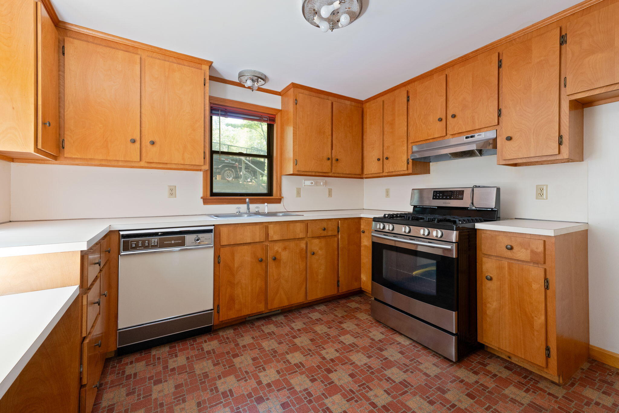 24 Wilson Road Woods Hole, MA 02543 - Photo 5 of 41 Kitchen