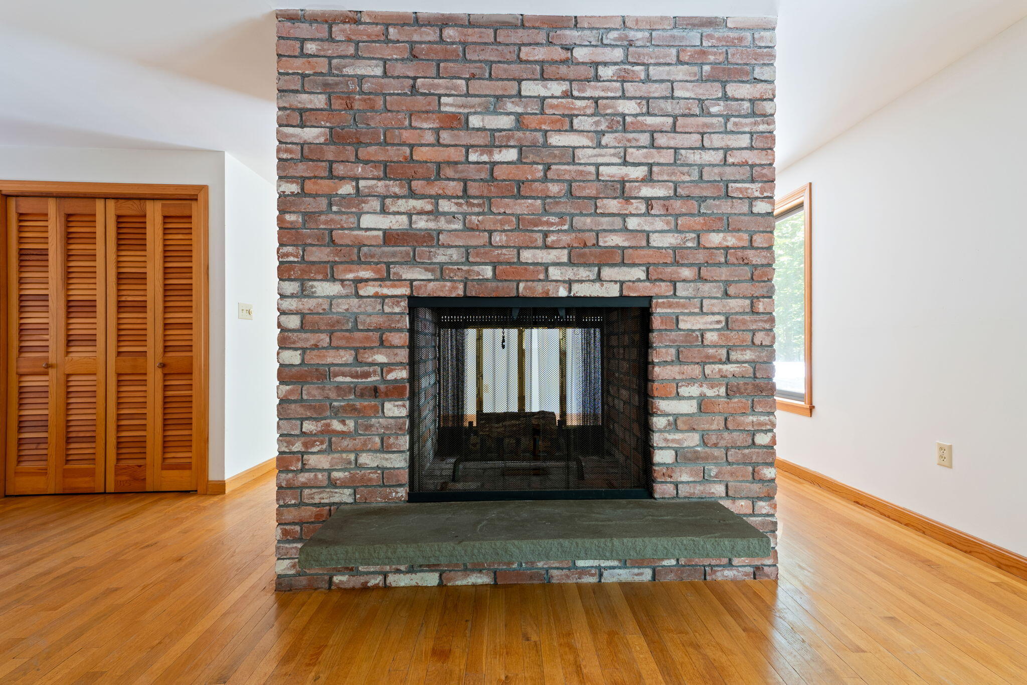 24 Wilson Road Woods Hole, MA 02543 - Photo 7 of 41 Living Room