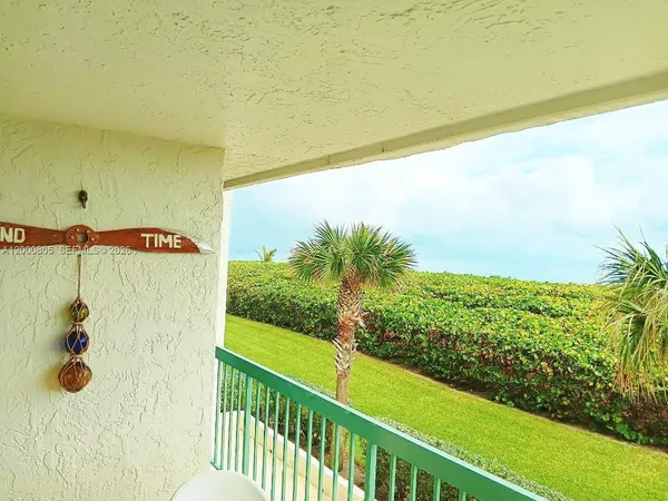 $2,000 | 9900 South Ocean Drive, Unit 106, Jensen Beach, FL 34957