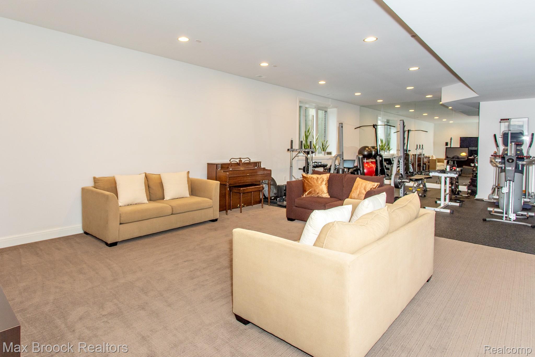 25925 York Road Royal Oak, MI 48067 - Photo 73 of 88 Carpeted living room featuring recessed lighting