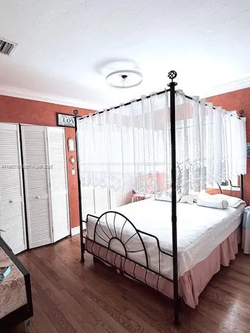 a large bedroom with bed and window