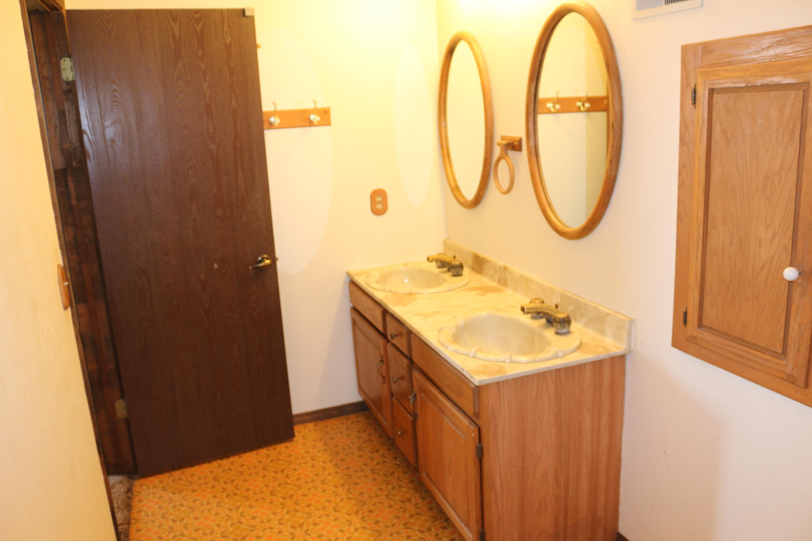 21754 Barnes Ranch Road Cottonwood, CA 96022 - Photo 29 of 42 Bath serves Master & 2nd Bath