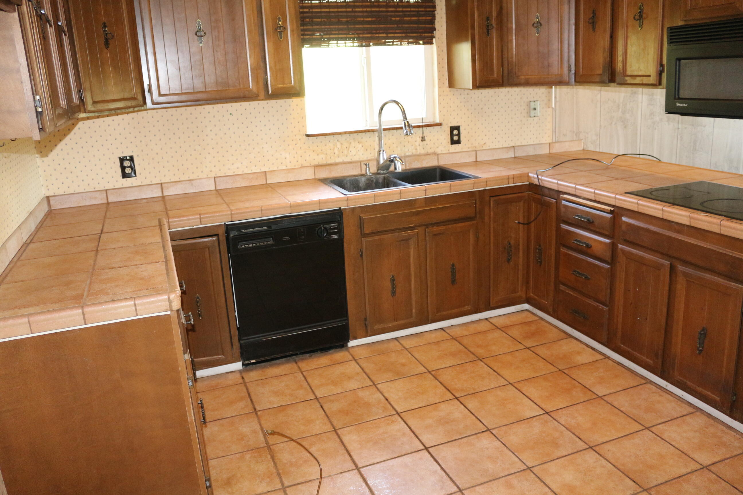21754 Barnes Ranch Road Cottonwood, CA 96022 - Photo 8 of 42 Kitchen