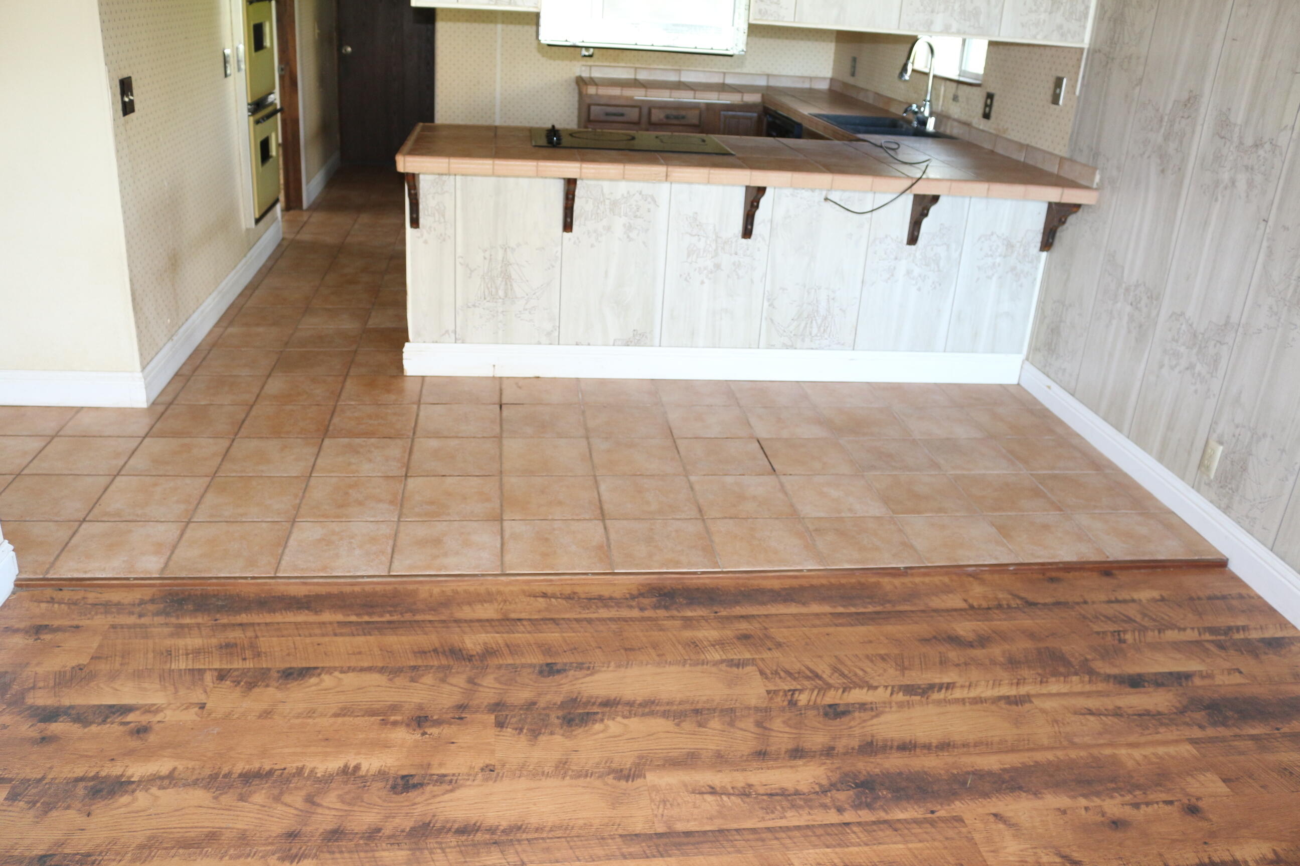 21754 Barnes Ranch Road Cottonwood, CA 96022 - Photo 10 of 42 Entry to Kitchen