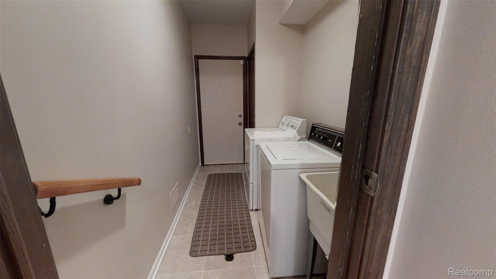 17635 Wayne Road Livonia, MI 48152 - Photo 18 of 31 Laundry Room