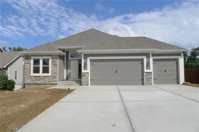 $520,440 | 11440 North Auburndale Circle, Kansas City, MO 64157