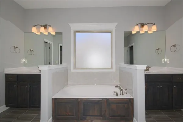 $520,440 | 11440 North Auburndale Circle, Kansas City, MO 64157