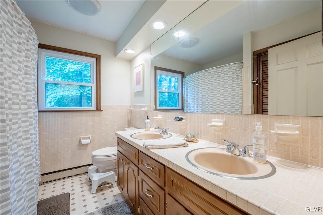 4081 Lilac Road Allentown, PA 18103 - Photo 14 of 30 Gallery Image 14