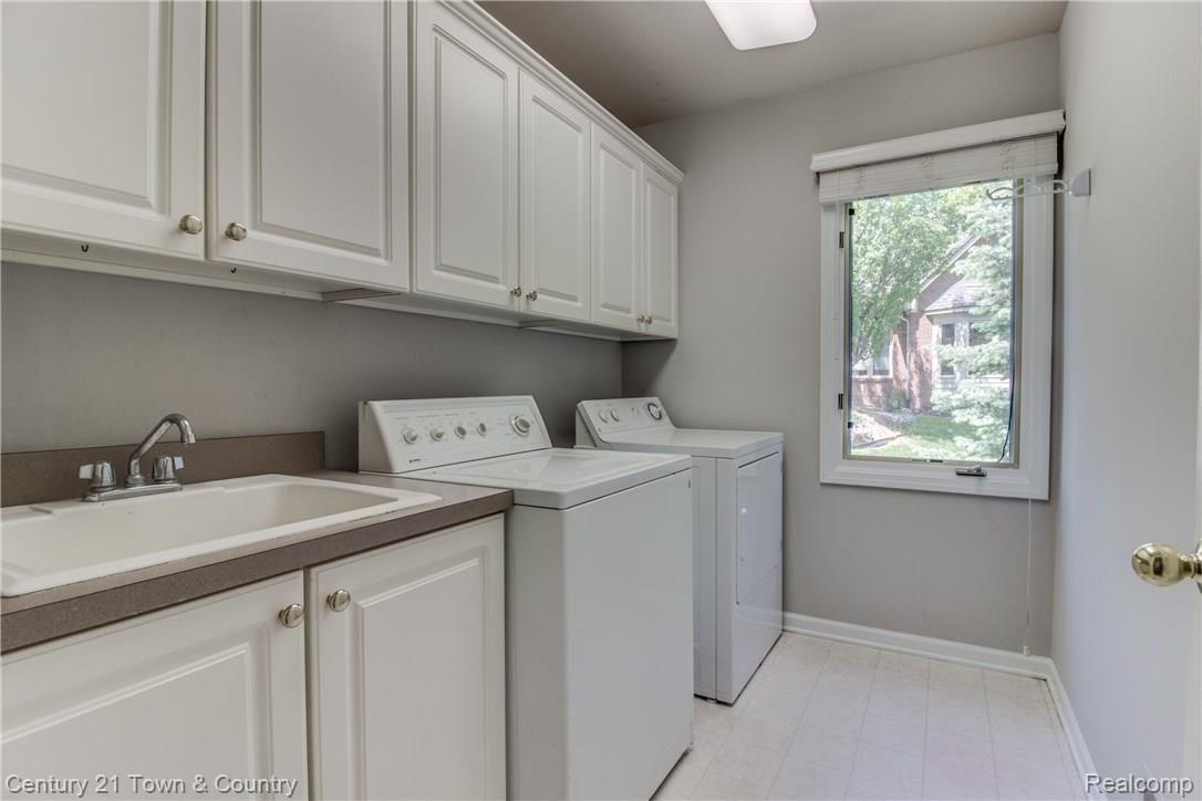 1280 Tulberry Circle Rochester, MI 48306 - Photo 16 of 33 Interior-24.jpg
