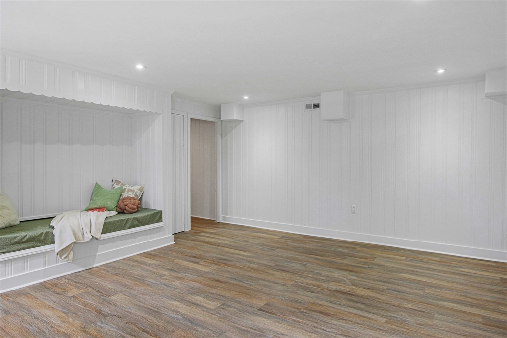 437 Salisbury Street Worcester, MA 01609 - Photo 16 of 23
