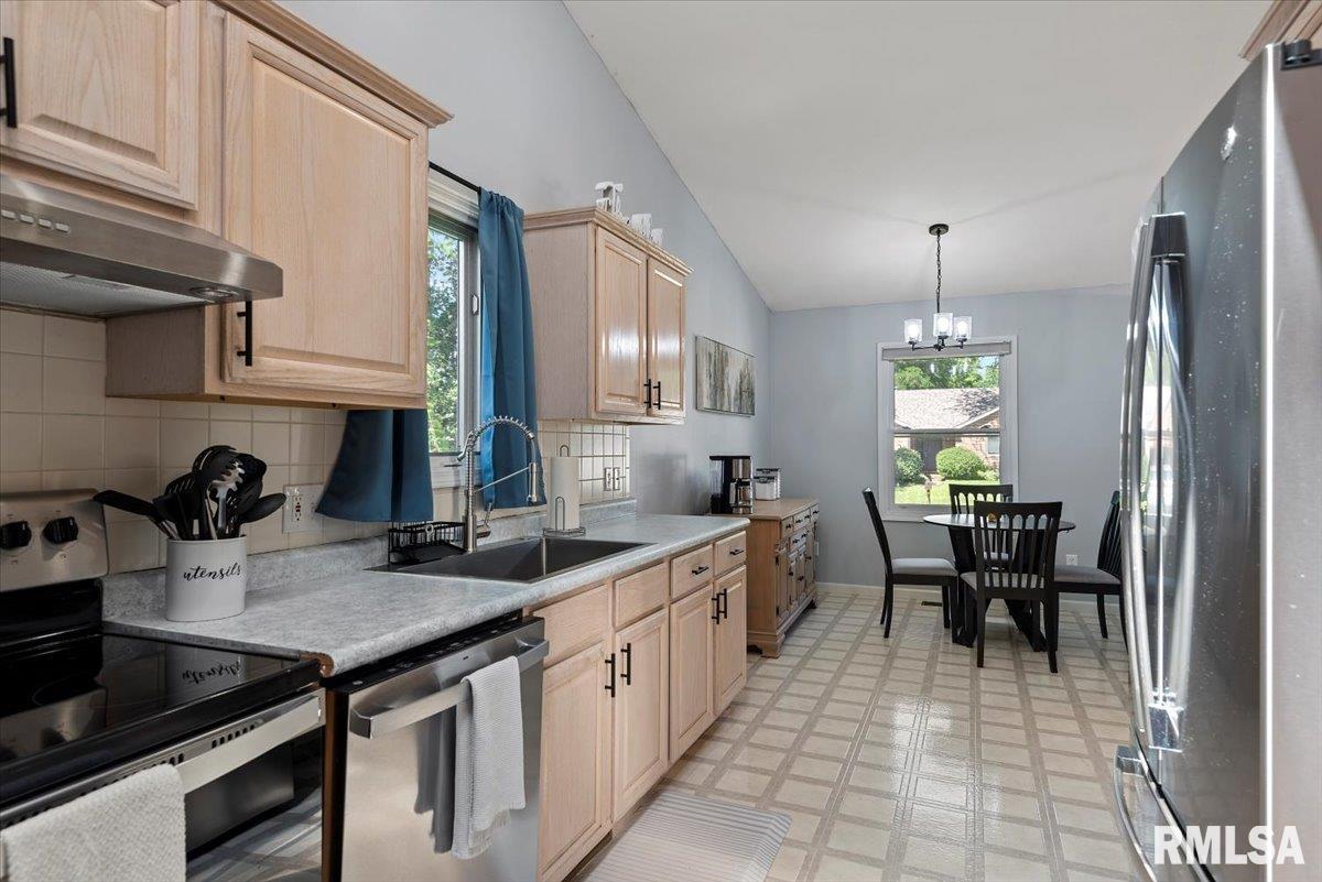42 Royal Road Springfield, IL 62702 - Photo 15 of 39