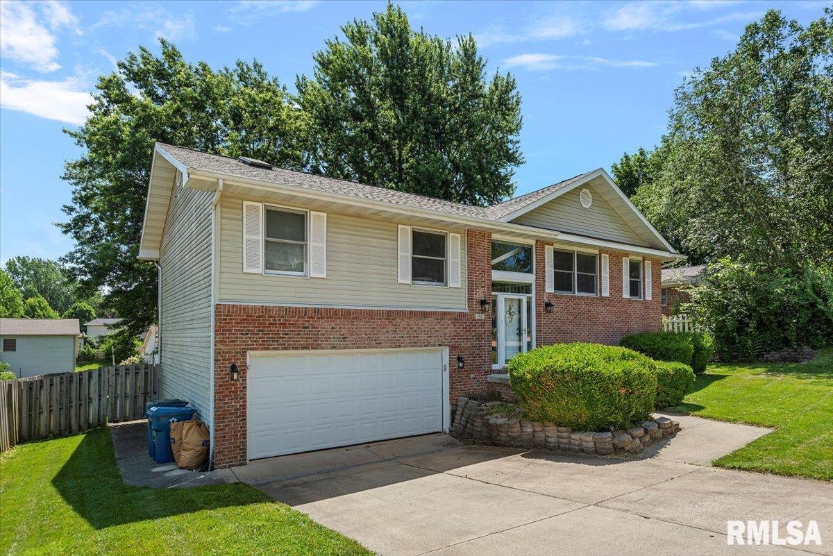 42 Royal Road Springfield, IL 62702 - Photo 3 of 39