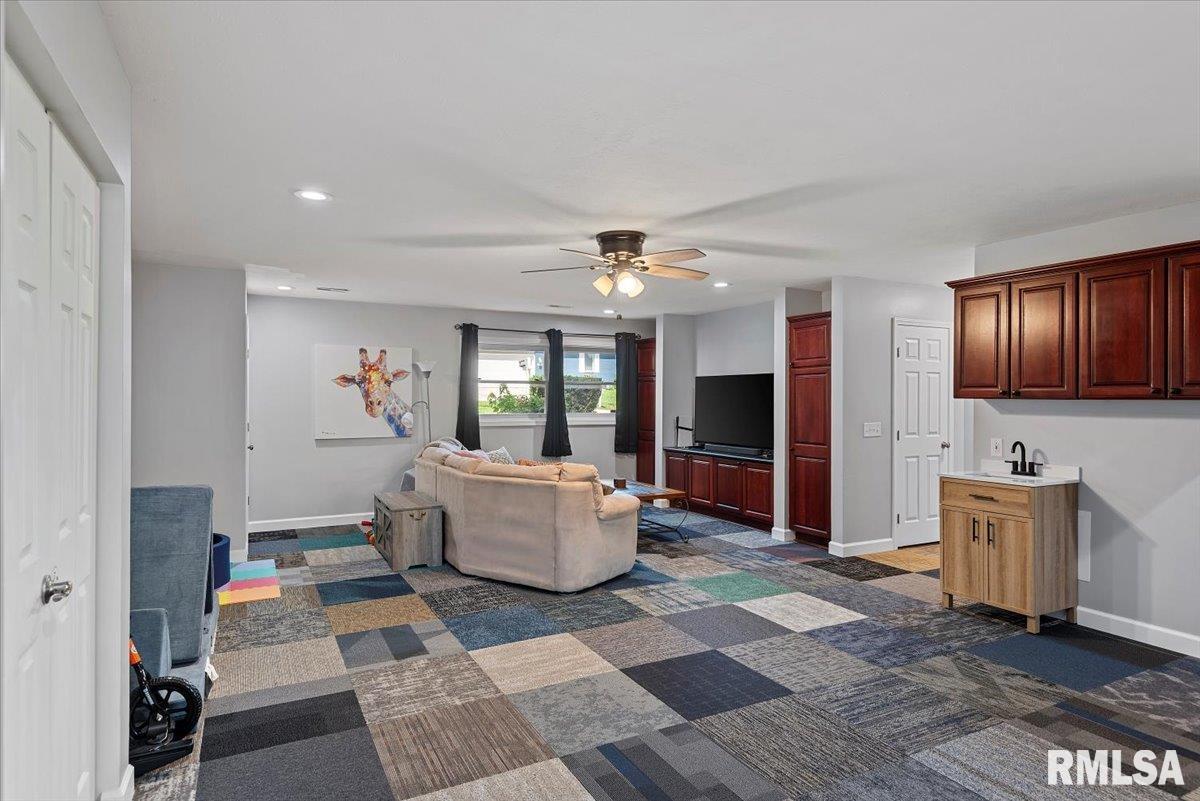 42 Royal Road Springfield, IL 62702 - Photo 31 of 39