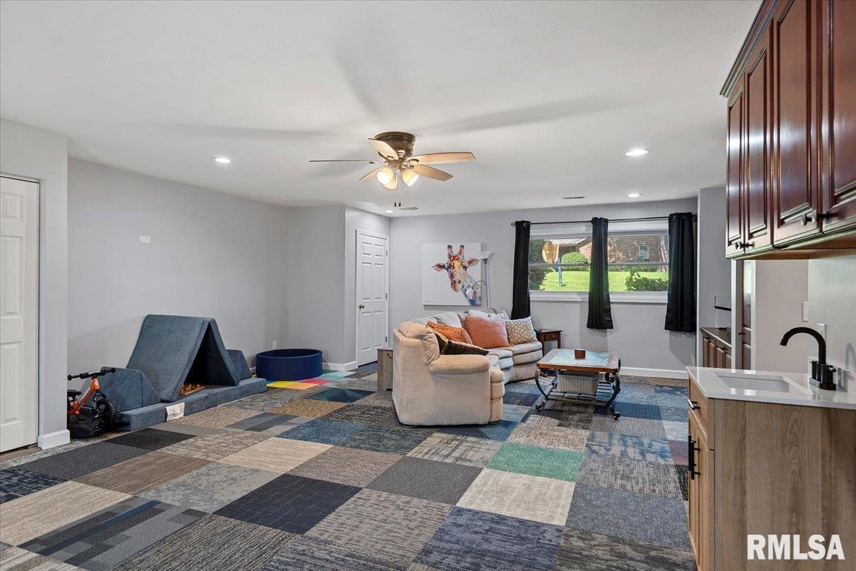 42 Royal Road Springfield, IL 62702 - Photo 32 of 39