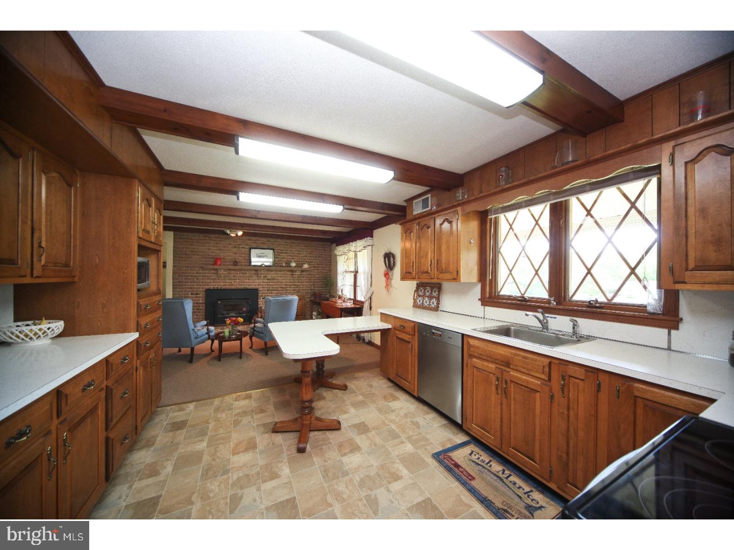 1400 Hendricks Road Pennsburg, PA 18073 - Photo 5 of 25 Kitchen
