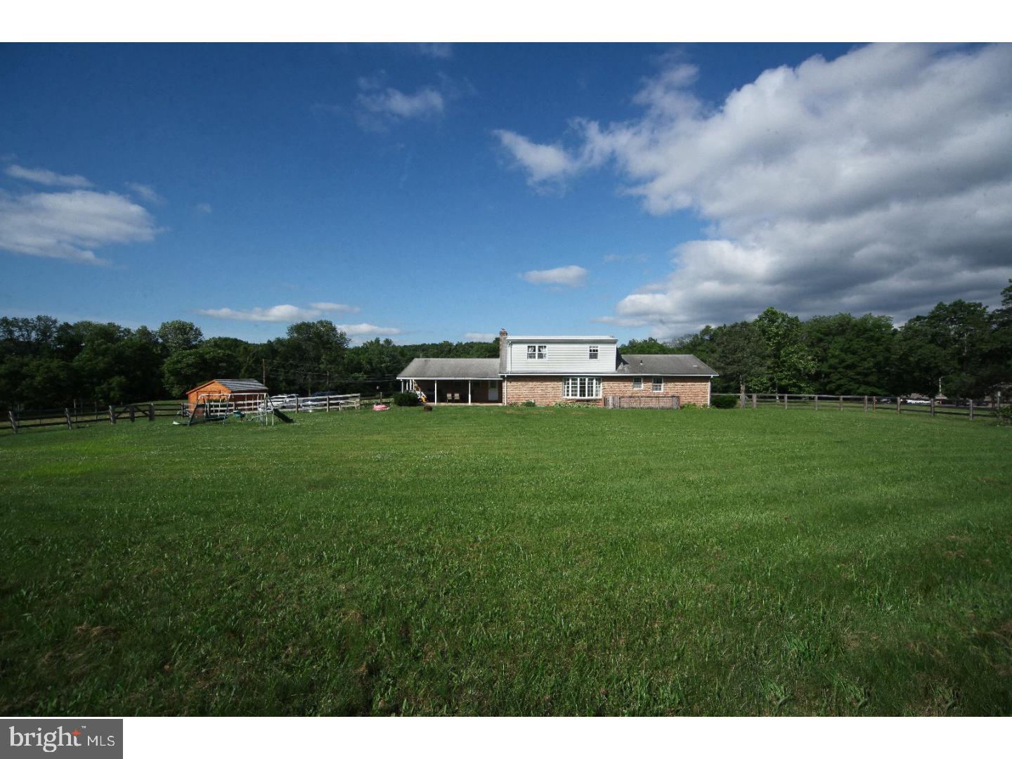 1400 Hendricks Road Pennsburg, PA 18073 - Photo 6 of 25 Exterior Back