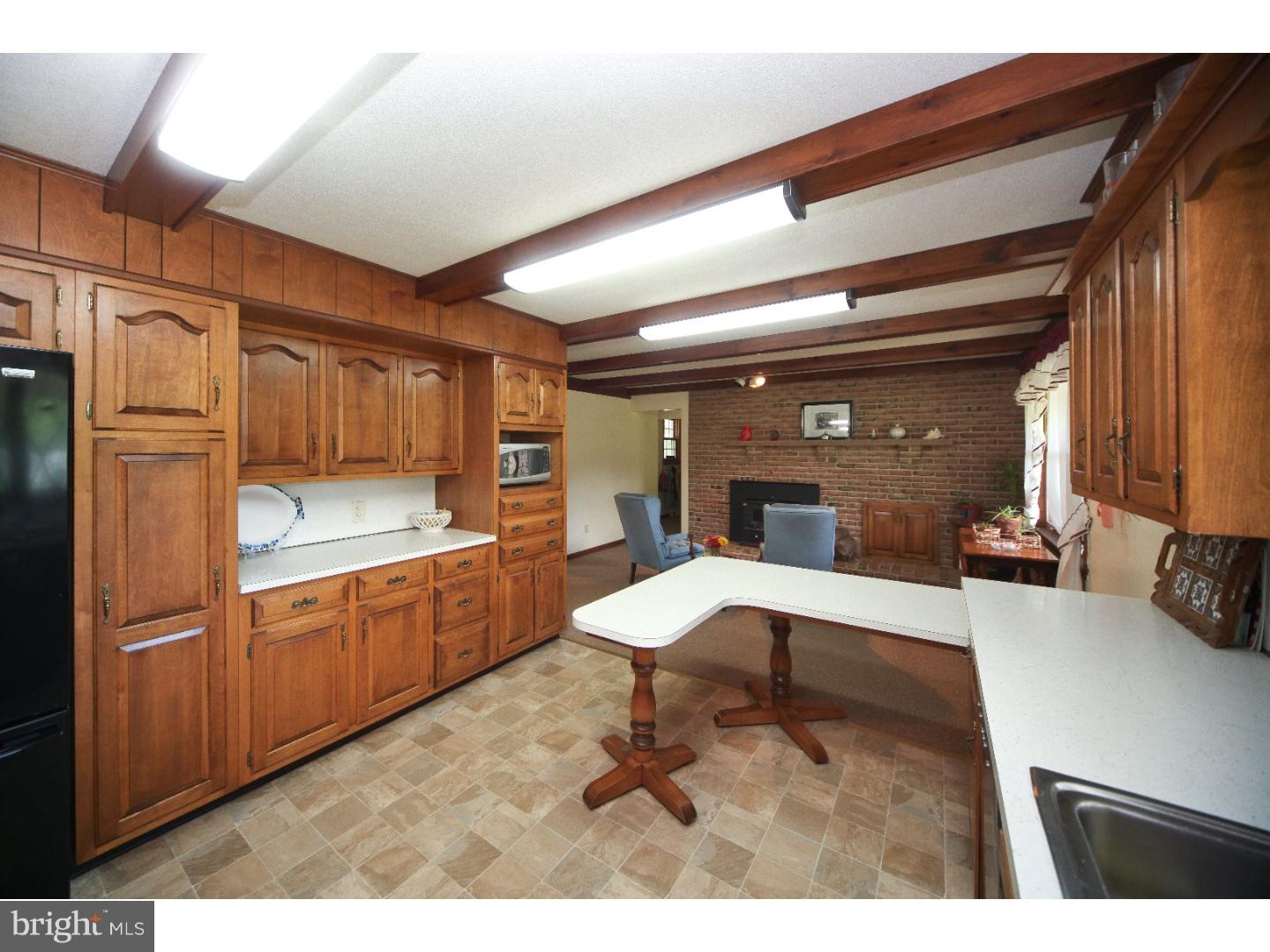 1400 Hendricks Road Pennsburg, PA 18073 - Photo 9 of 25 Kitchen