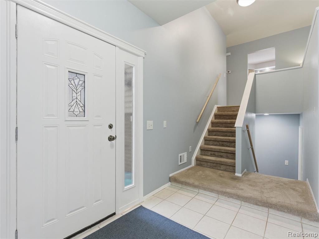 1595 Deerhurst Lane Rochester Hills, MI 48307 - Photo 5 of 40