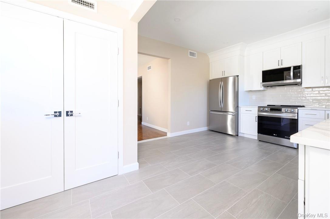 9 Todd Place, Unit 1ST FL RIGHT SIDE Ossining, NY 10562 - Photo 5 of 17