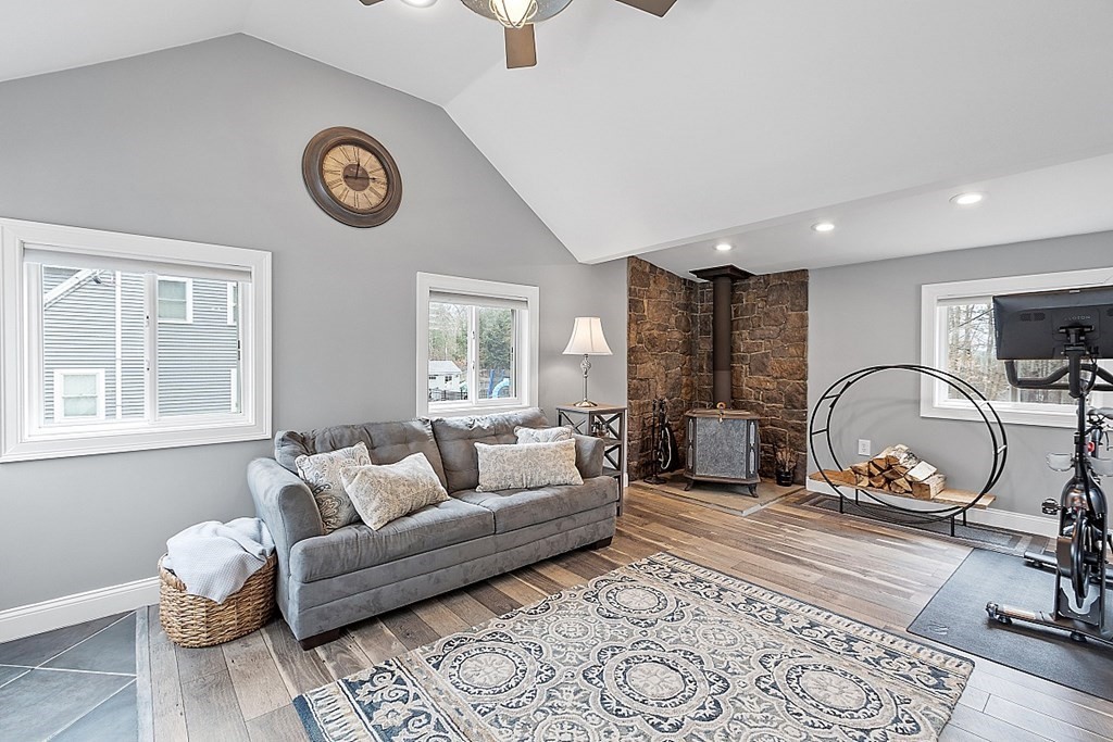 160 New Estate Road Littleton, MA 01460 - Photo 5 of 42 Gallery Image 5