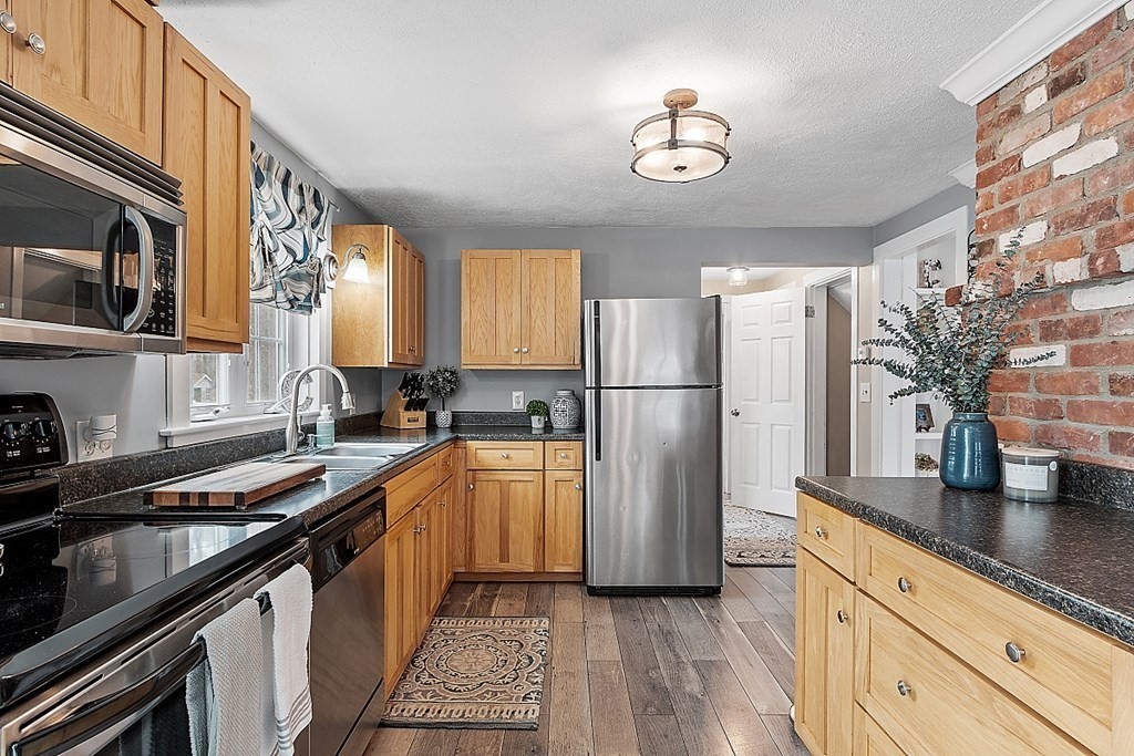 160 New Estate Road Littleton, MA 01460 - Photo 10 of 42 Gallery Image 10