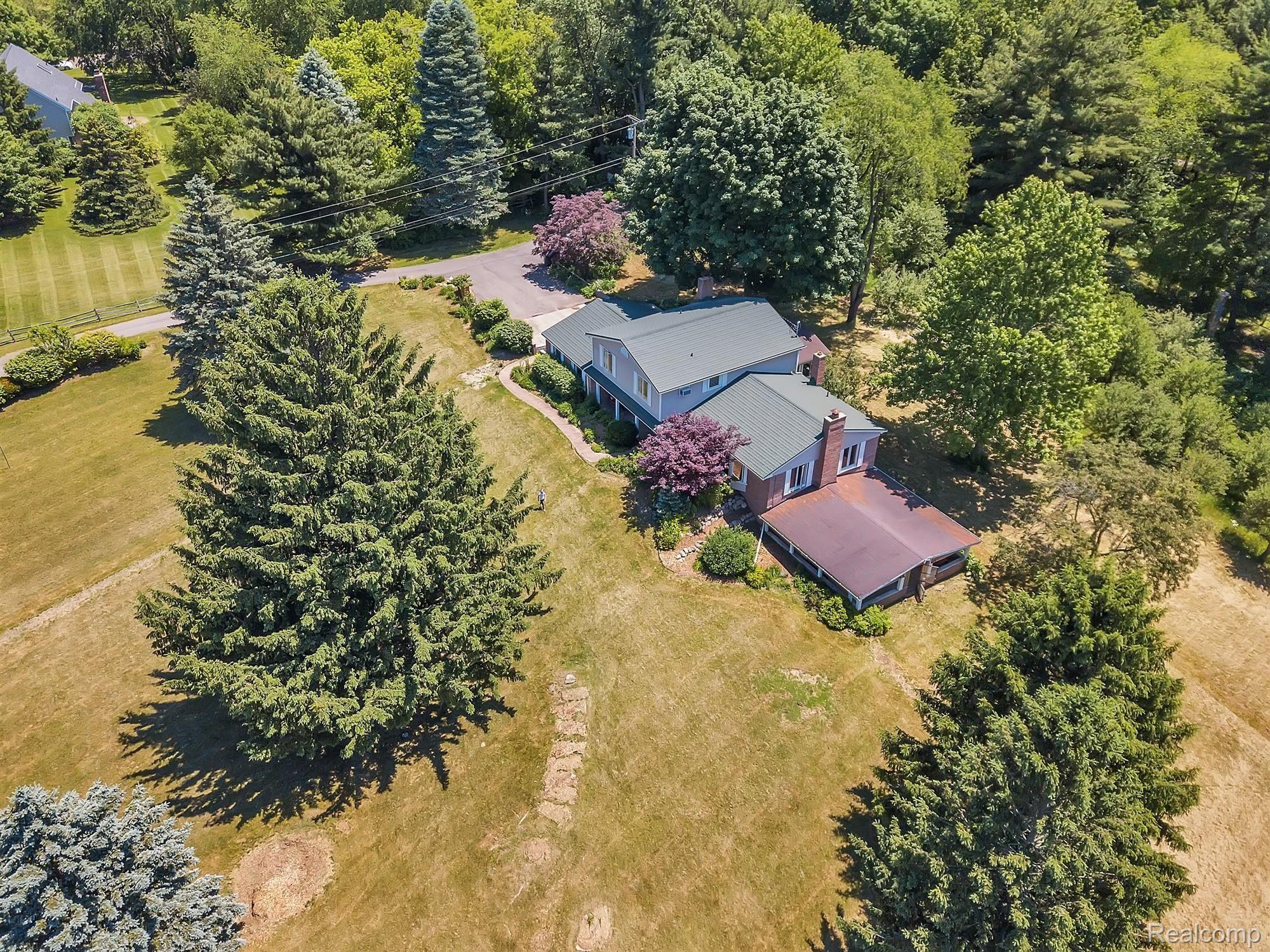 3674 Golf Club Road Howell, MI 48843 - Photo 4 of 61 06-3674-Golf-Club-Rd-Howell-MI-4884.jpg