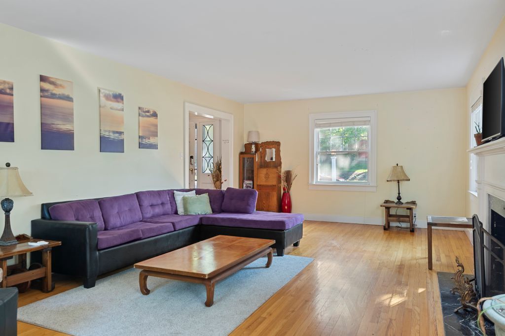 417 South Westlawn Avenue Decatur, IL 62522 - Photo 6 of 40 a living room with furniture and a wooden floor
