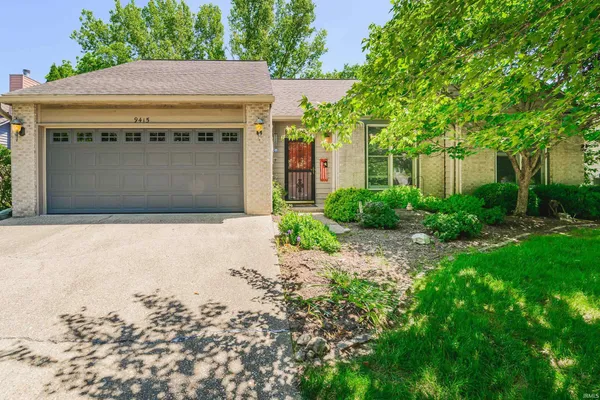$379,000 | 9415 South Harbour Pointe Drive, Bloomington, IN 47401
