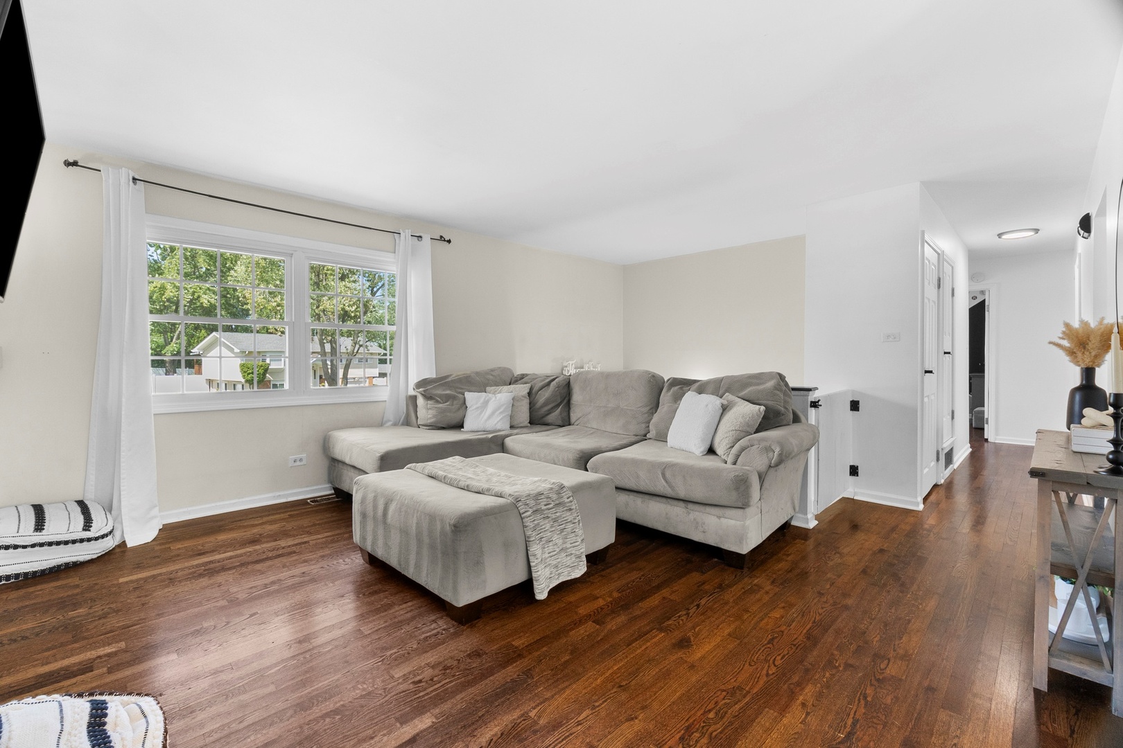1345 Jefferson Road Hoffman Estates, IL 60169 - Photo 4 of 38 Gallery Image 4