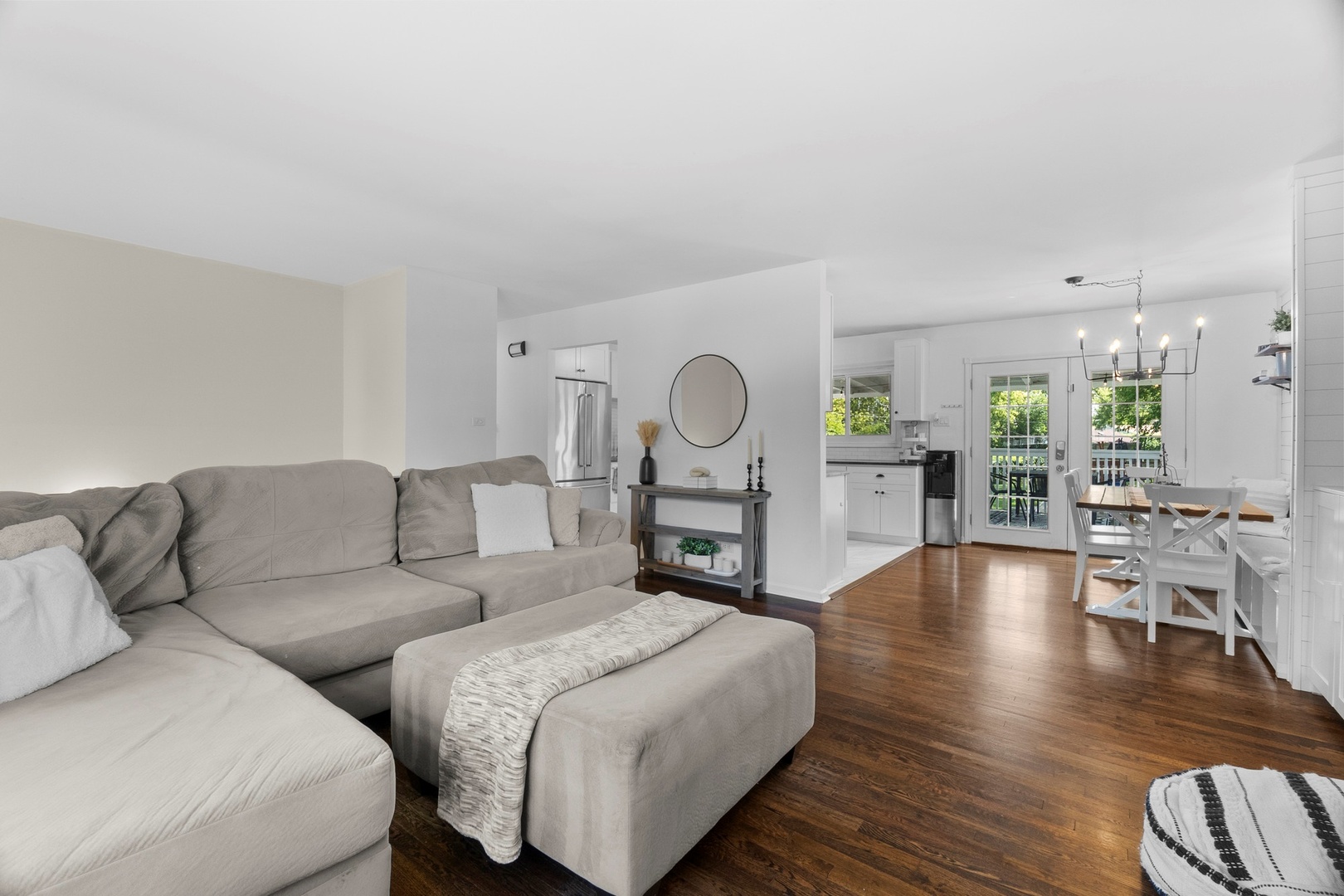1345 Jefferson Road Hoffman Estates, IL 60169 - Photo 5 of 38 Gallery Image 5