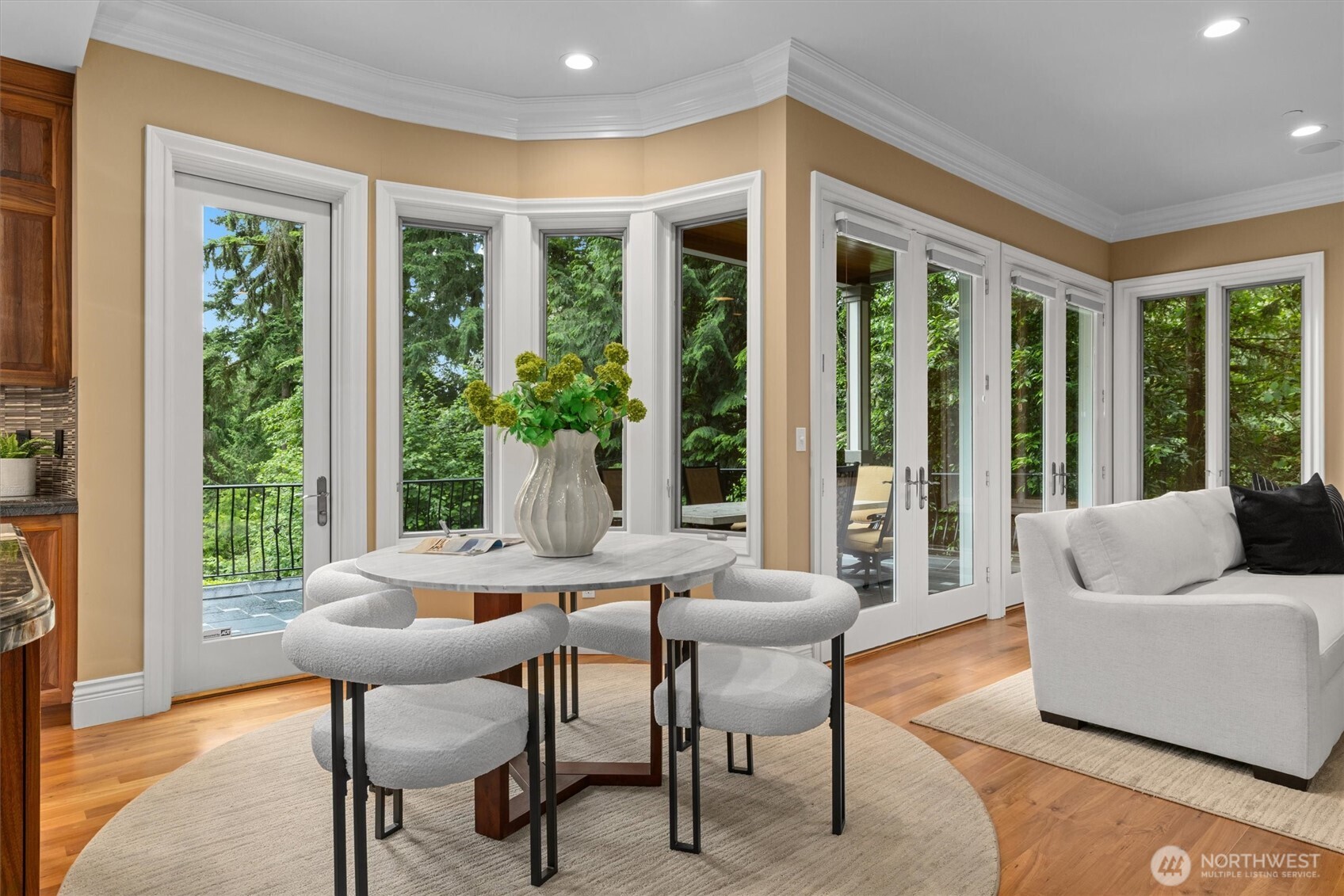 6434 East Mercer Way Mercer Island, WA 98040 - Photo 9 of 40