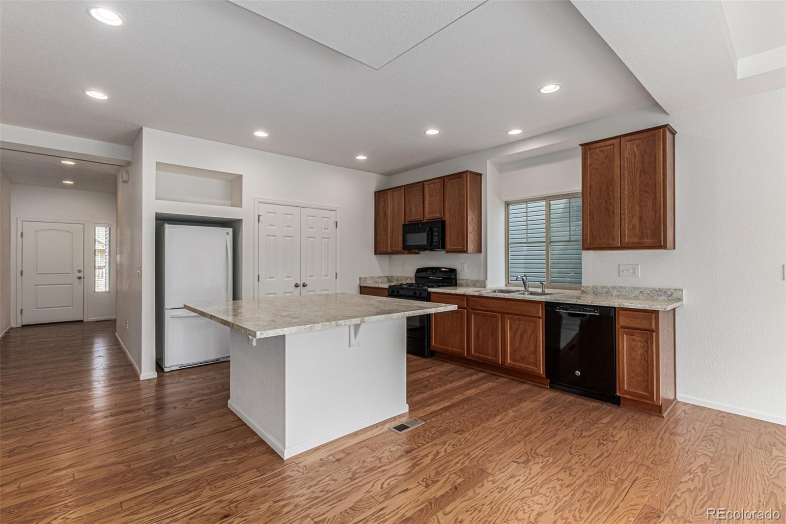 10536 Racine Way Commerce City, CO 80022 - Photo 2 of 20